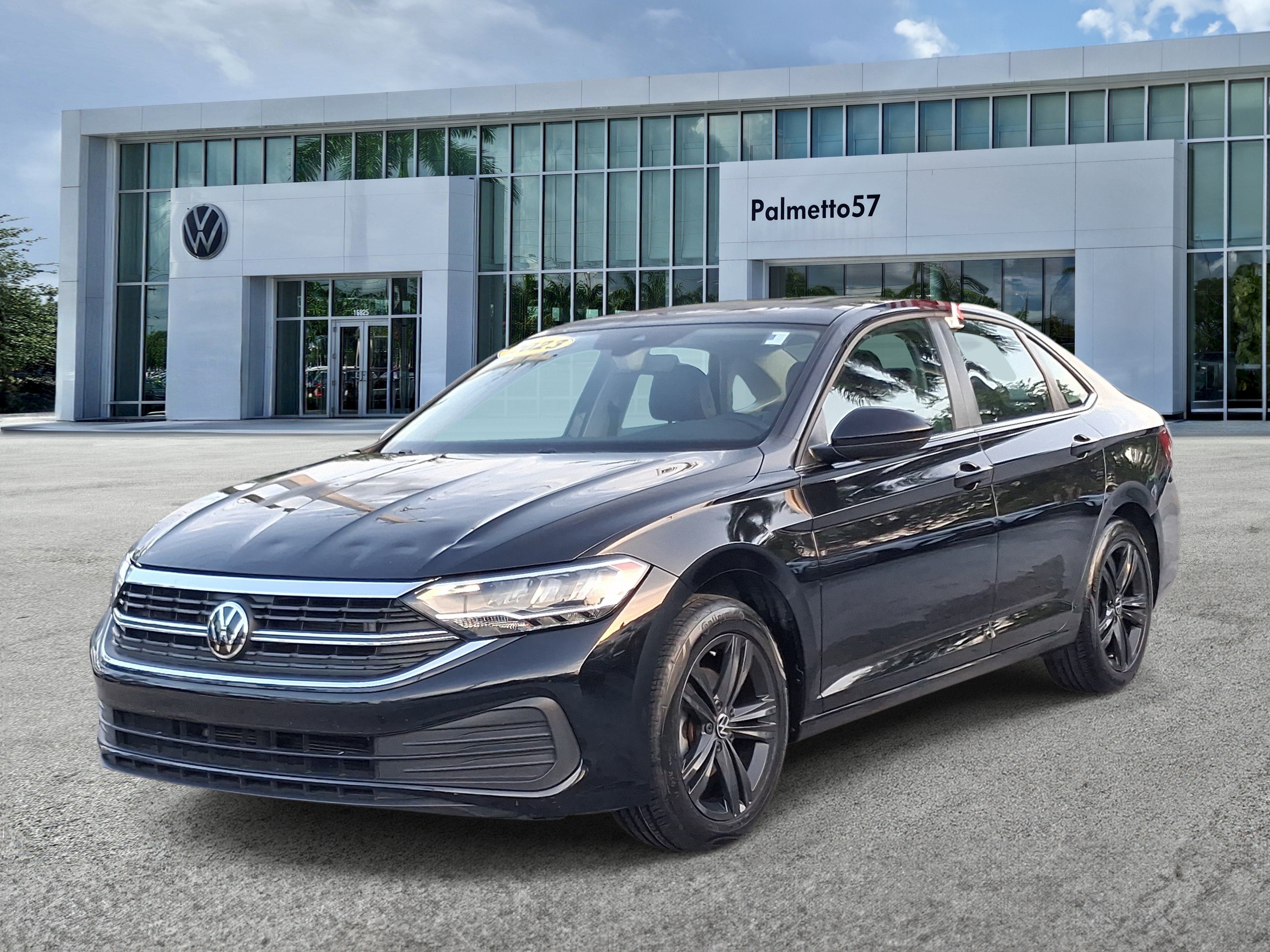 Certified Used 2023  Volkswagen 1.5T SE image 3