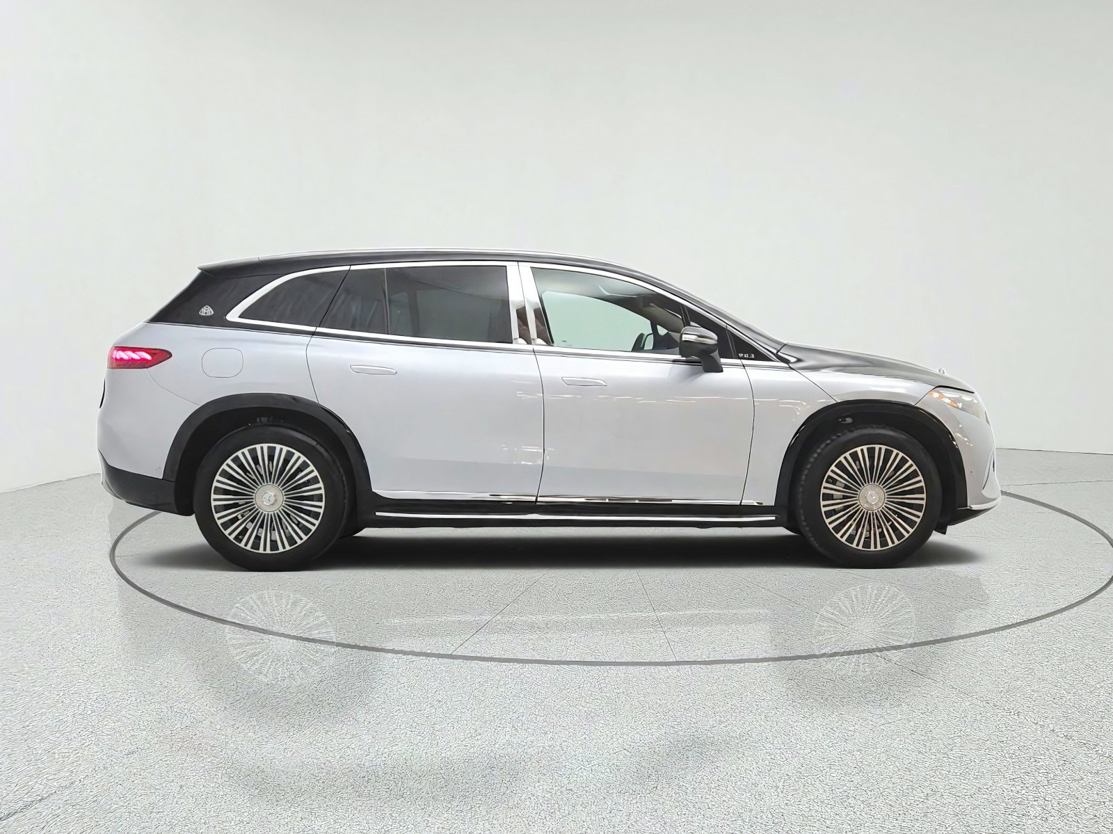 Certified Used 2024 Obsidian Black/Cirrus Silver Mercedes-Benz Maybach EQS 680 4MATIC® SUV image 4