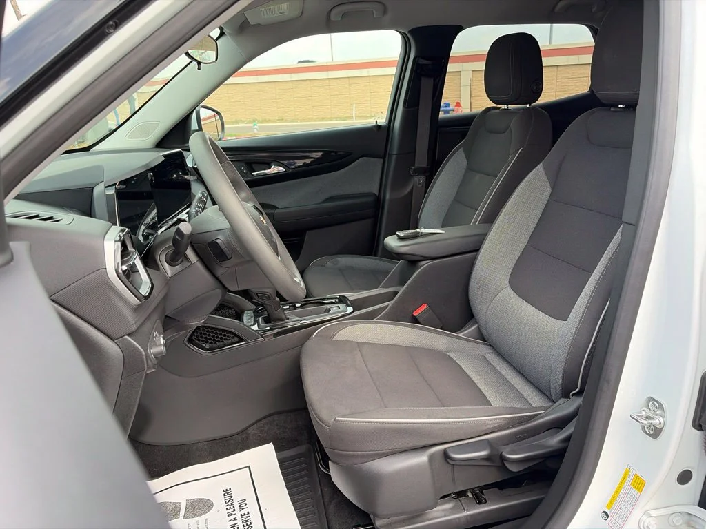 Used 2026 Summit White Chevrolet LT image 14