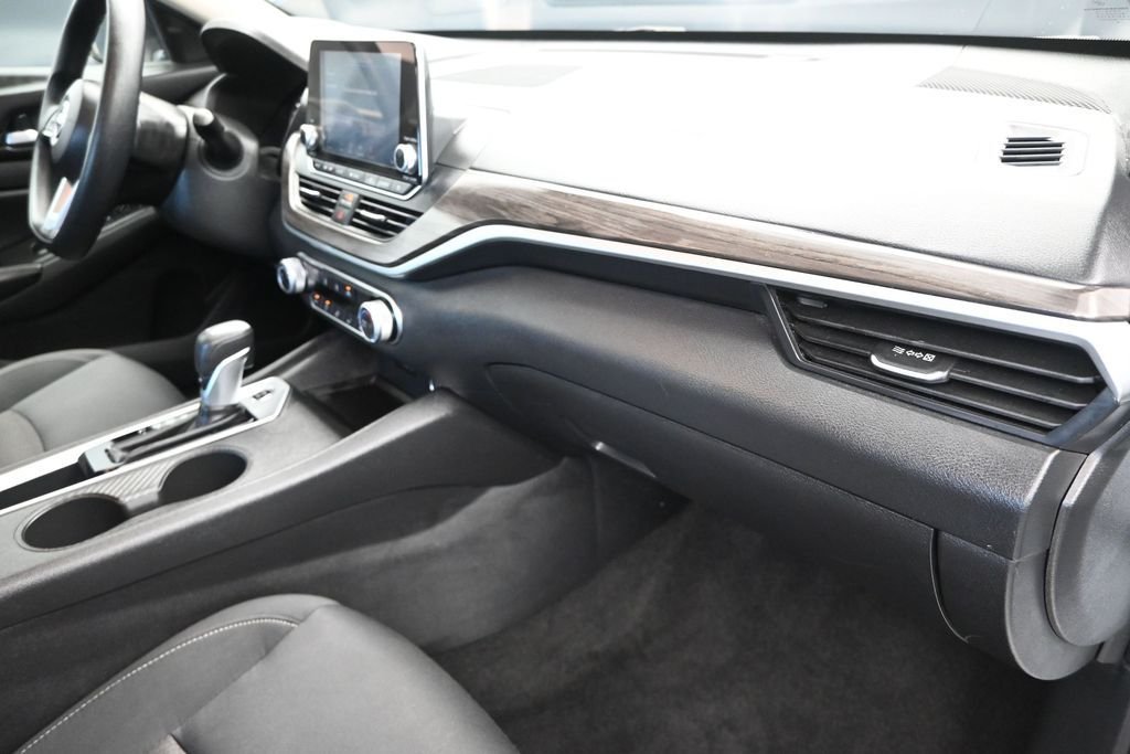 2025 Nissan Altima SV - Photo 24