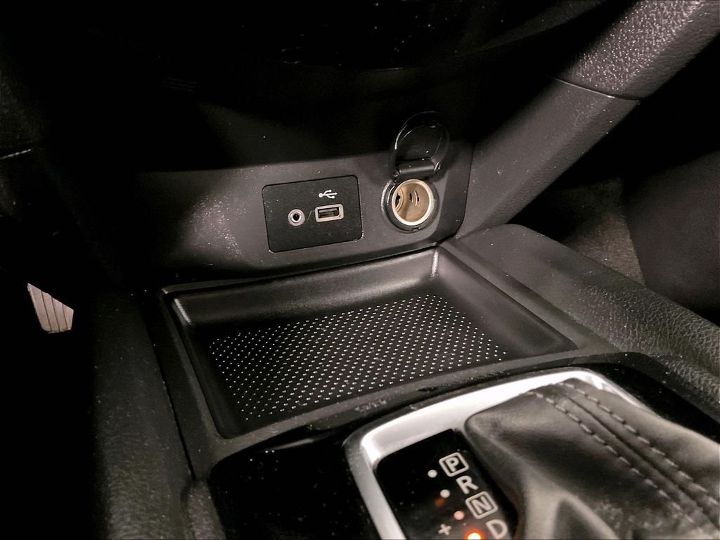 Used 2018 White Nissan SV image 27