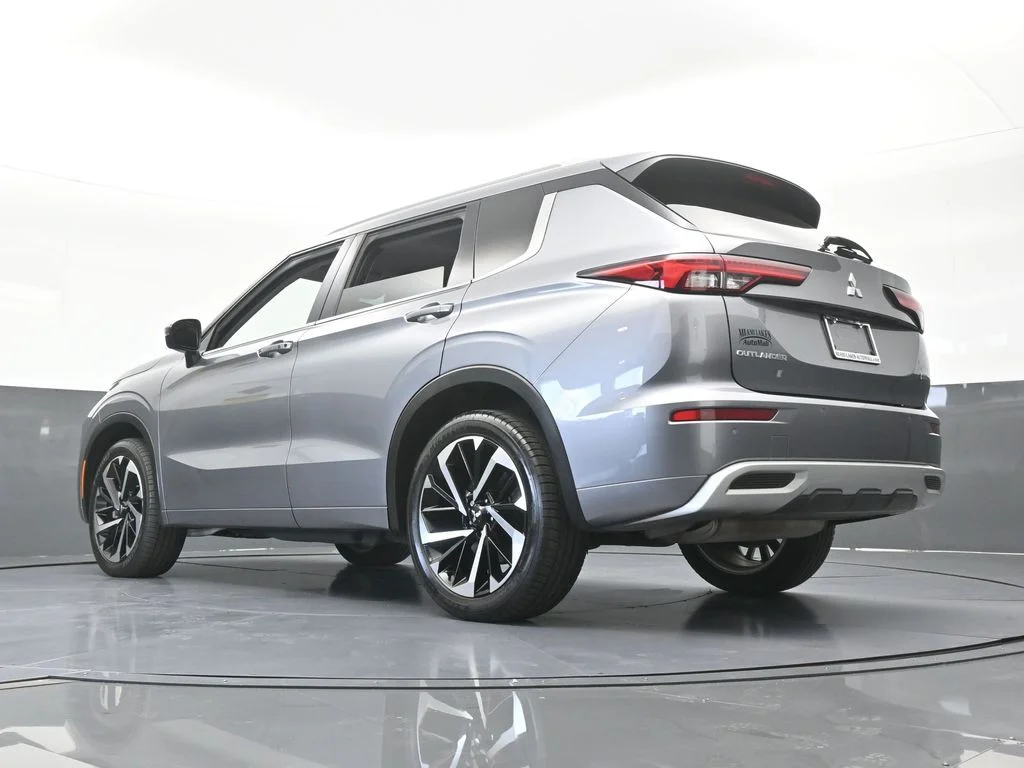 Used 2022 Silver Mitsubishi SEL image 62
