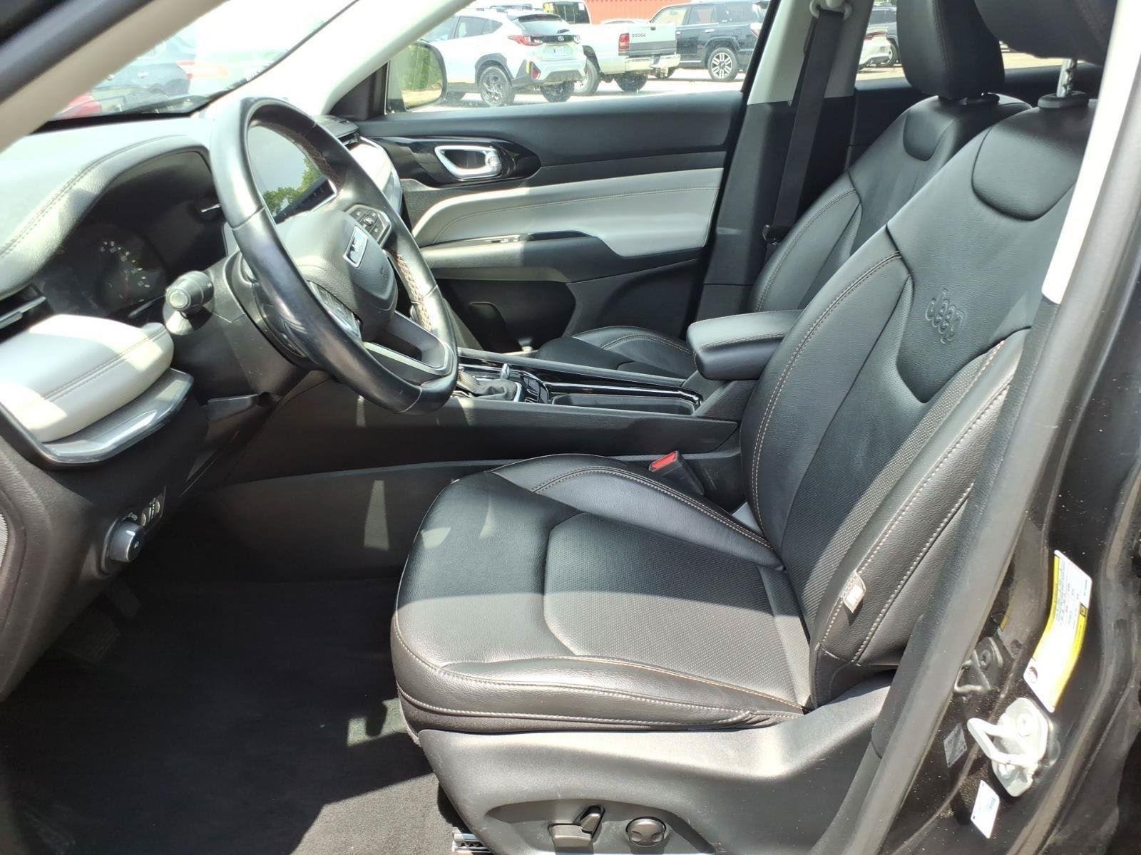 Used 2022 Diamond Black Crystal Pearlcoat Jeep Limited image 15