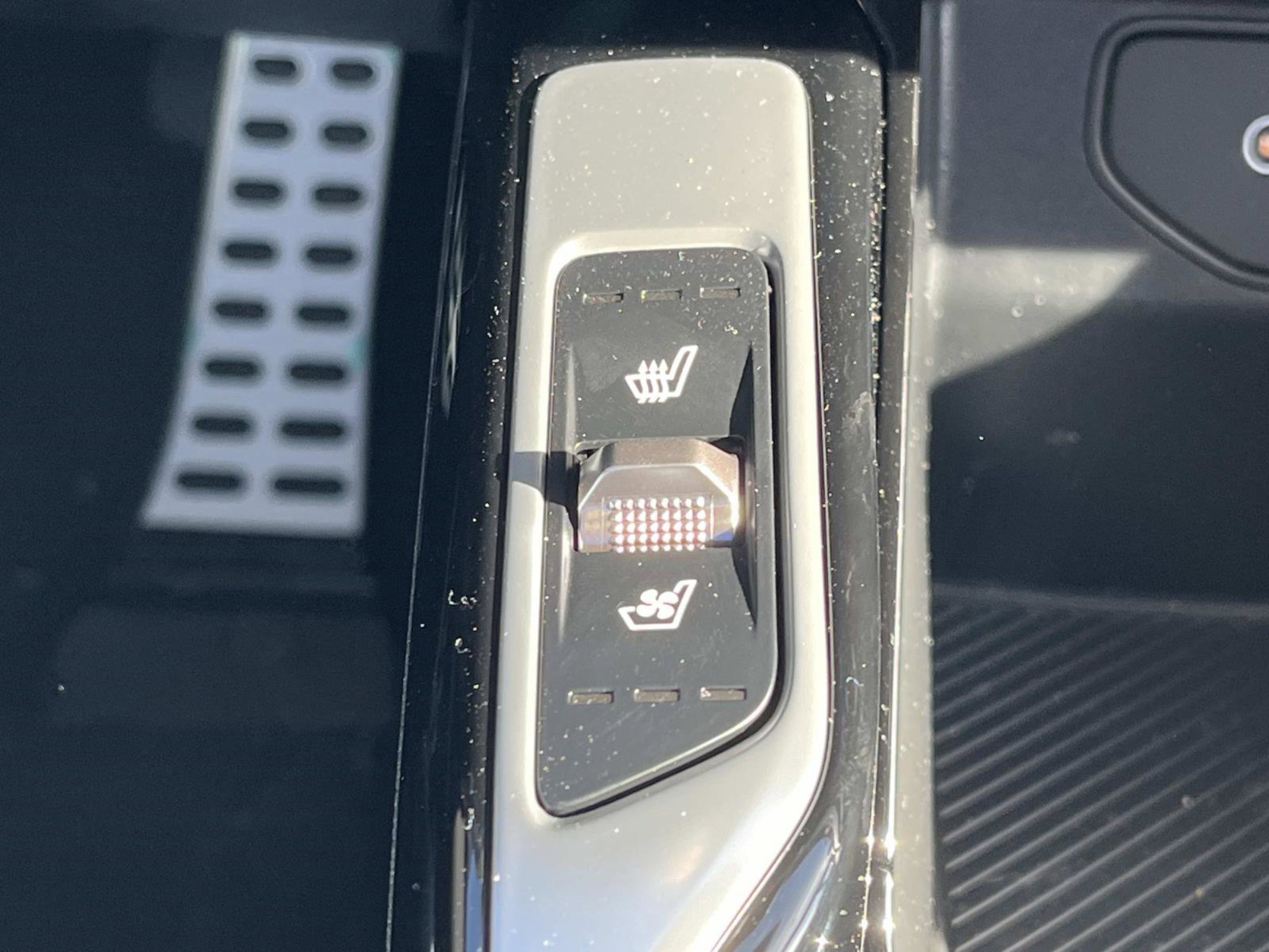 2025 Kia Sorento SX - Photo 32