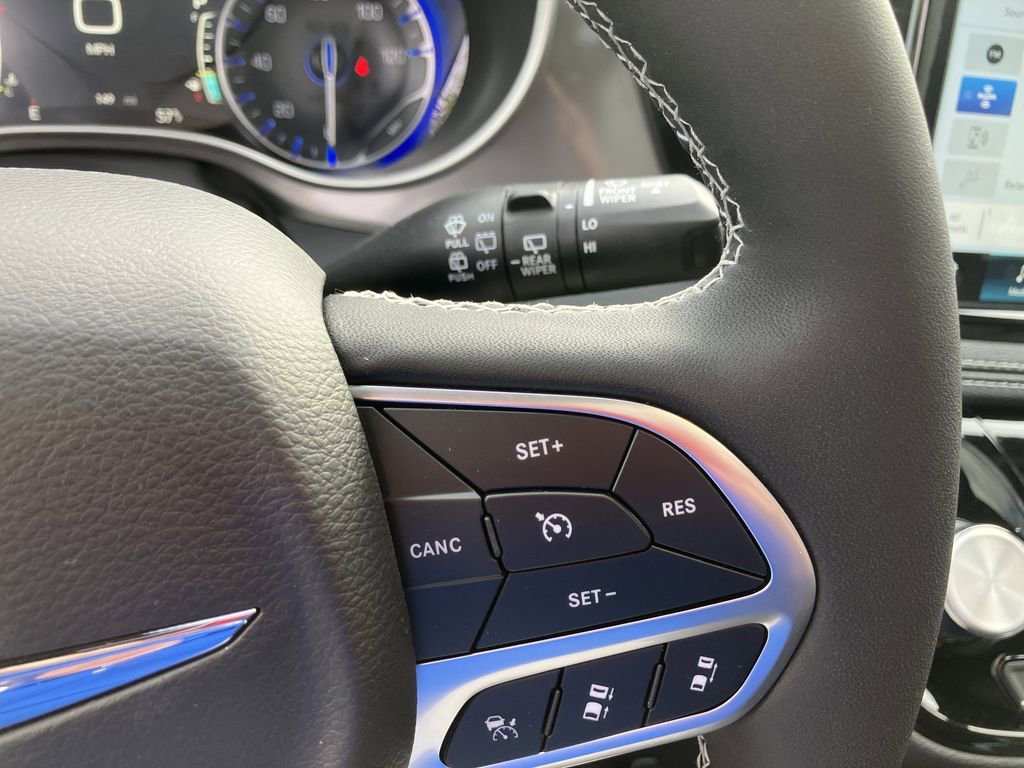 2026 Chrysler Pacifica Select - Photo 18