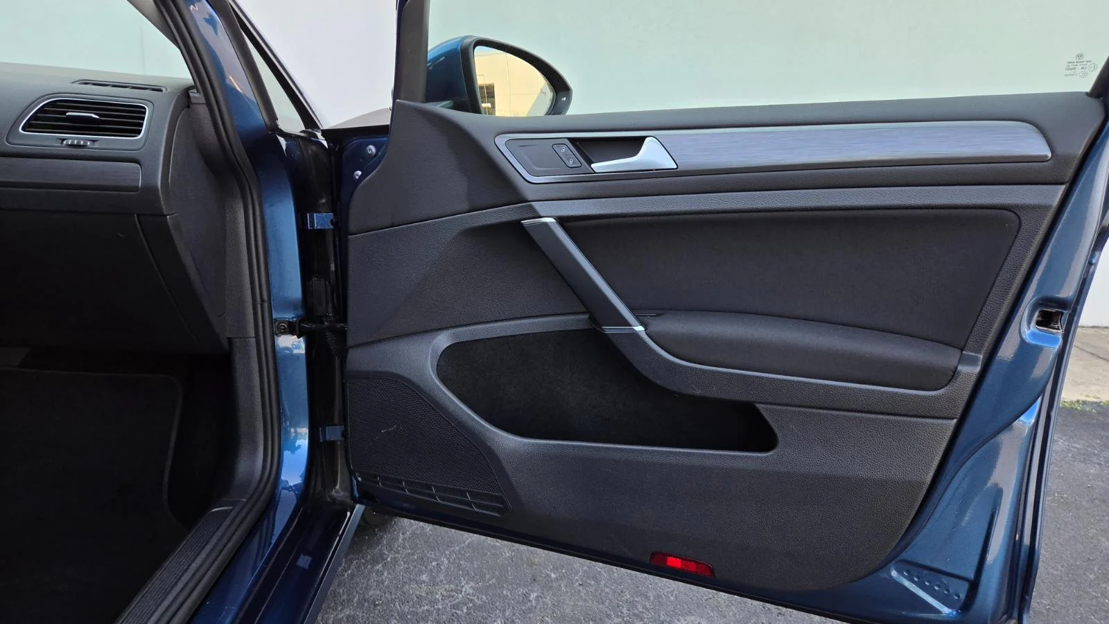Used 2019 Silk Blue Metallic Volkswagen S image 49