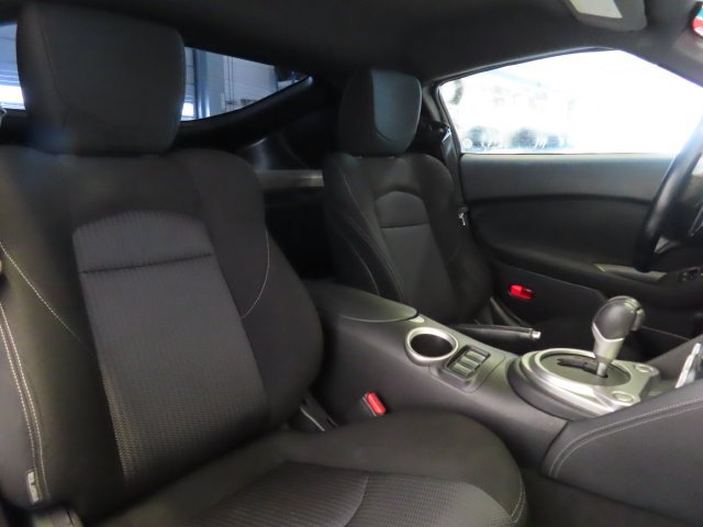 Used 2014 Brilliant Silver Metallic Nissan Base image 6