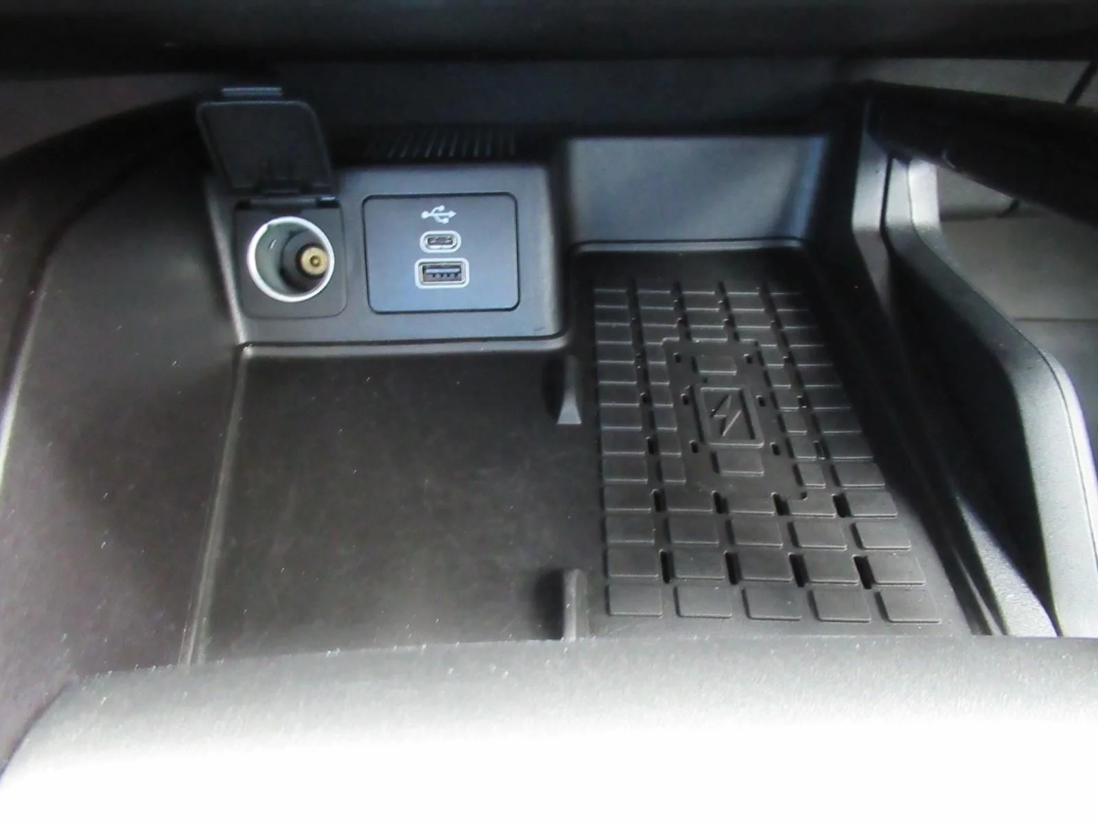 Used 2025 White Ford Badlands image 31
