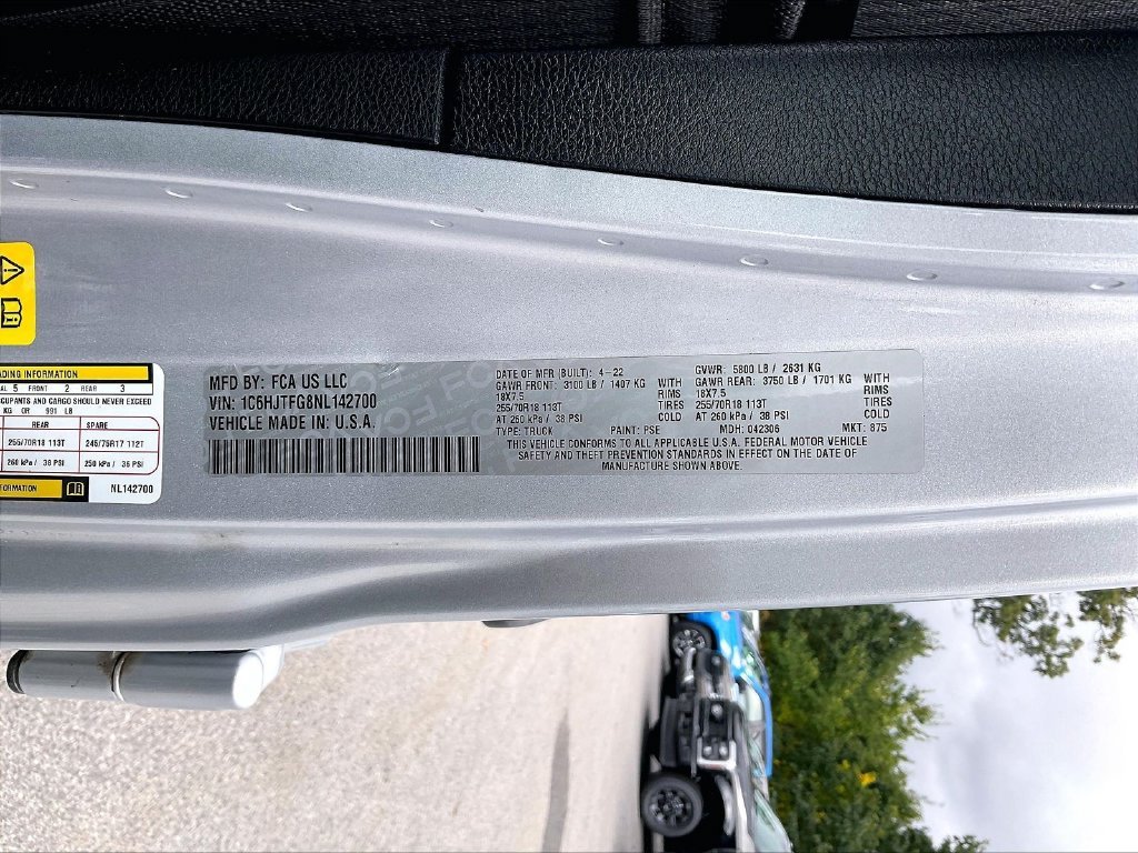 Used 2022 Silver Zynith Clearcoat Jeep Overland image 31