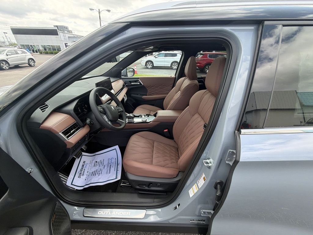 New 2026 Gray Mitsubishi SEL image 11