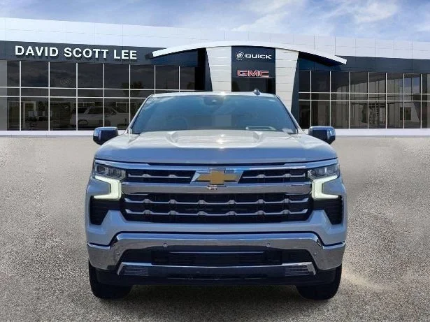 Used 2023 Iridescent Pearl Tricoat Chevrolet LTZ image 2