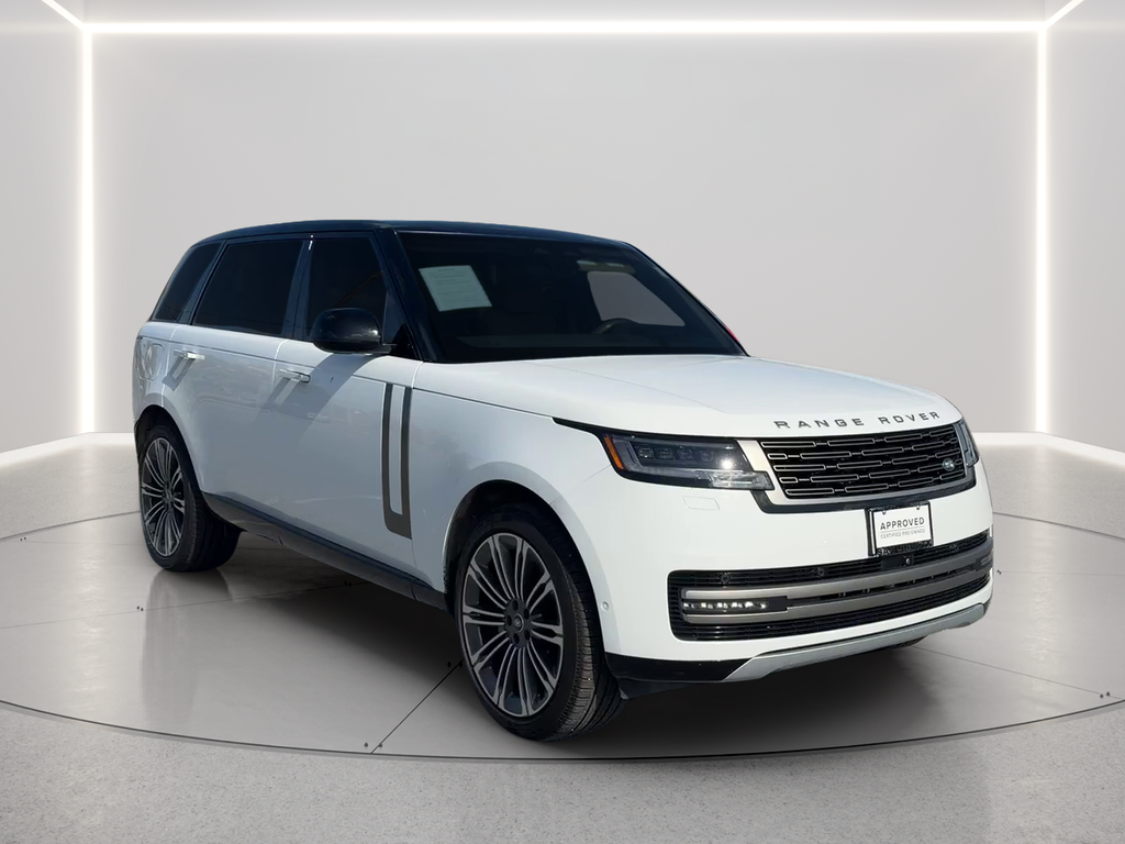 Used 2025 White Land Rover SE image 3
