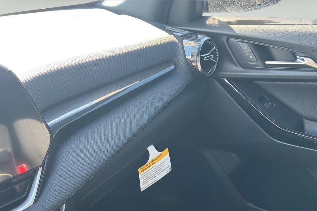 New 2027 Summit White Chevrolet LT image 29