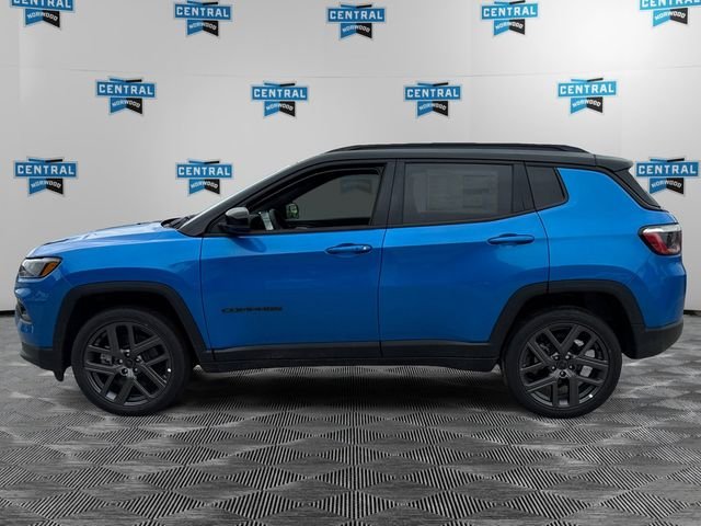 New 2025 Hydro Blue Pearl-Coat Exterior Paint Jeep Limited image 2