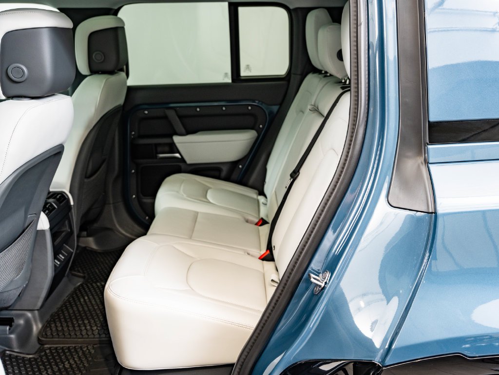 New 2026 Tasman Blue Land Rover X-Dynamic SE image 42