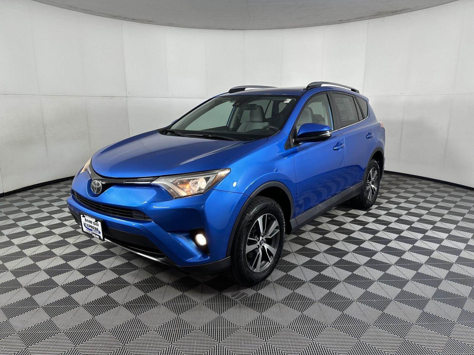 Used 2017 Electric Storm Blue Toyota XLE image 6