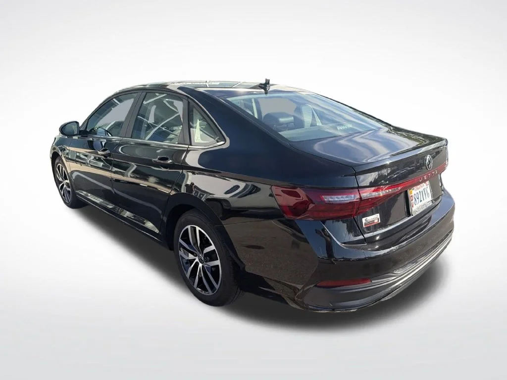 Used 2025 Deep Black Pearl Volkswagen 1.5T SE image 4