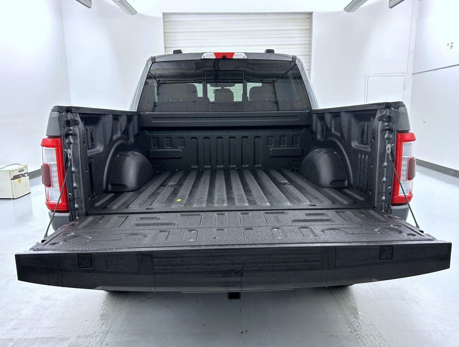 Used 2021 Gray Ford Lariat image 22