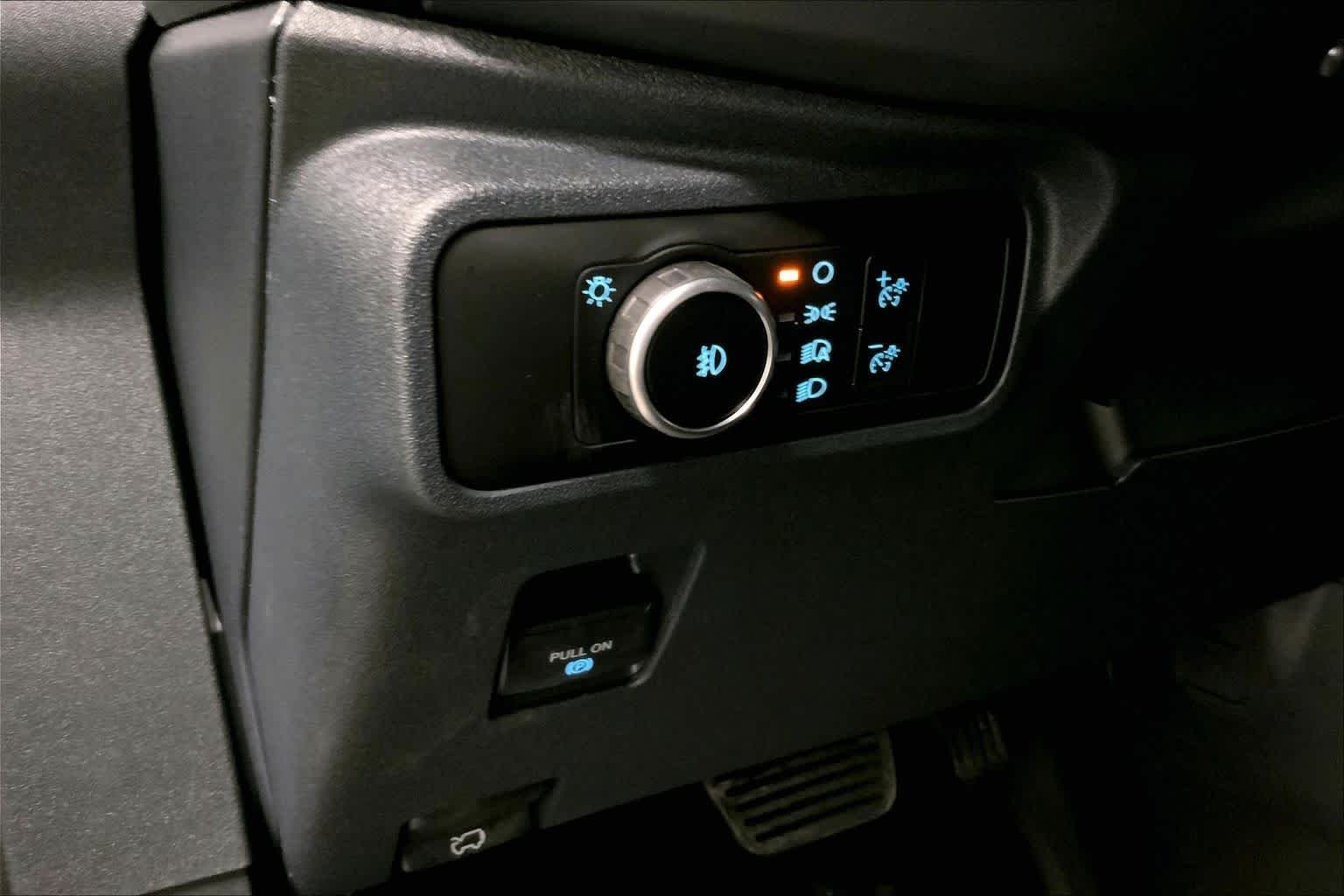 New 2026 Carbonized Gray Metallic Ford Badlands® image 18