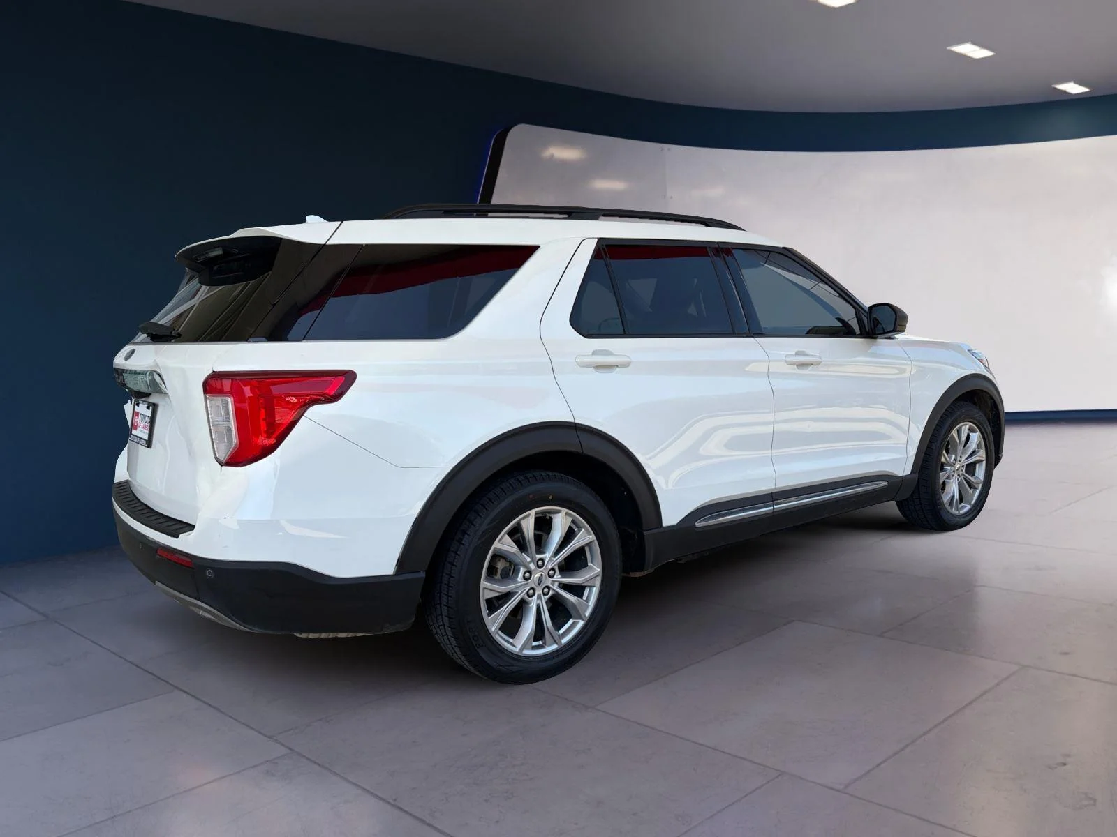 Used 2021 Star White Metallic Tri-Coat Ford XLT image 5