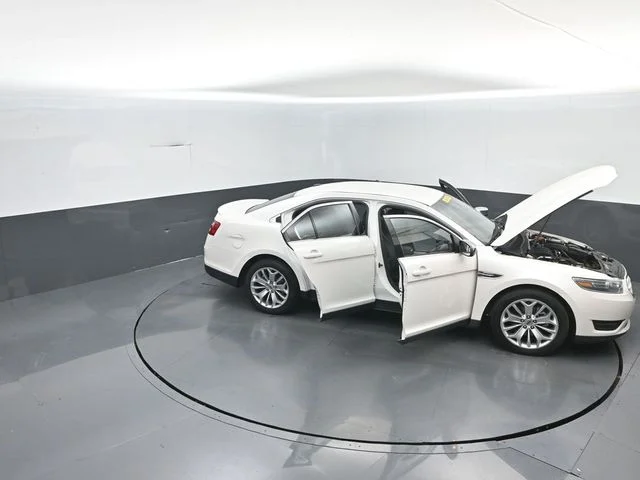Used 2018 White Platinum Clearcoat Metallic Ford Limited image 42