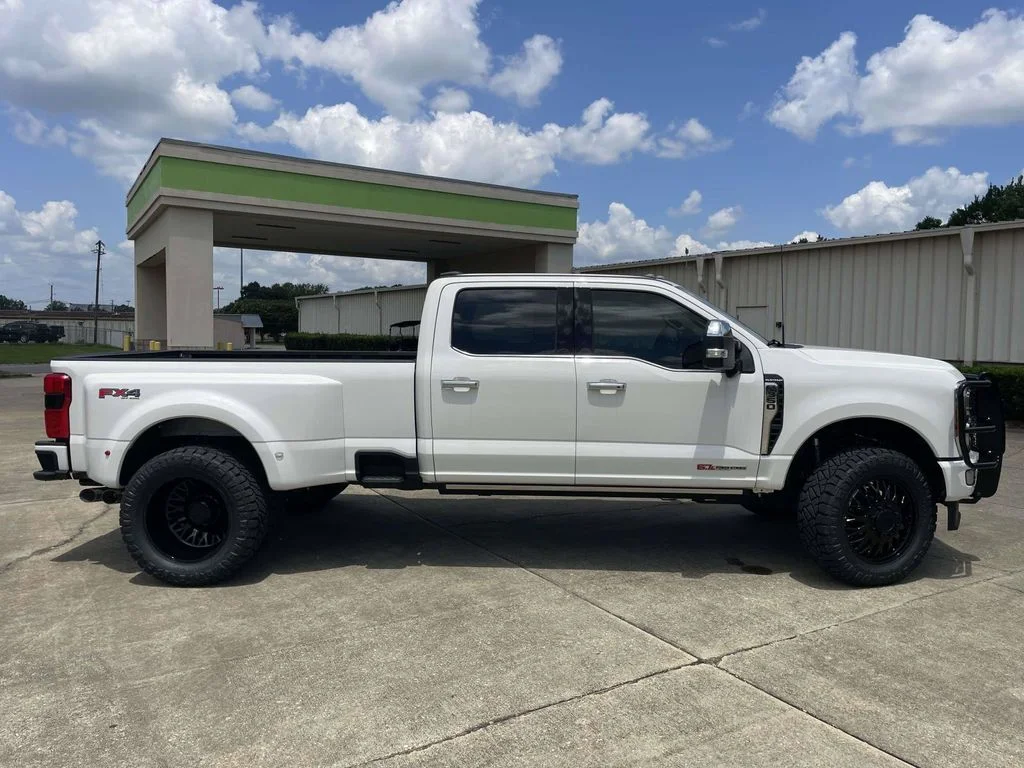 New 2026 White Ford Platinum image 2