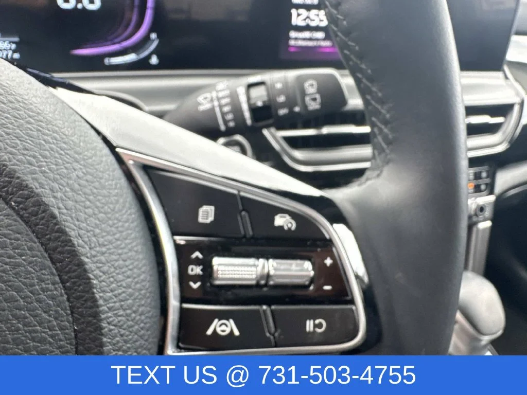 Used 2025 White Kia S image 35