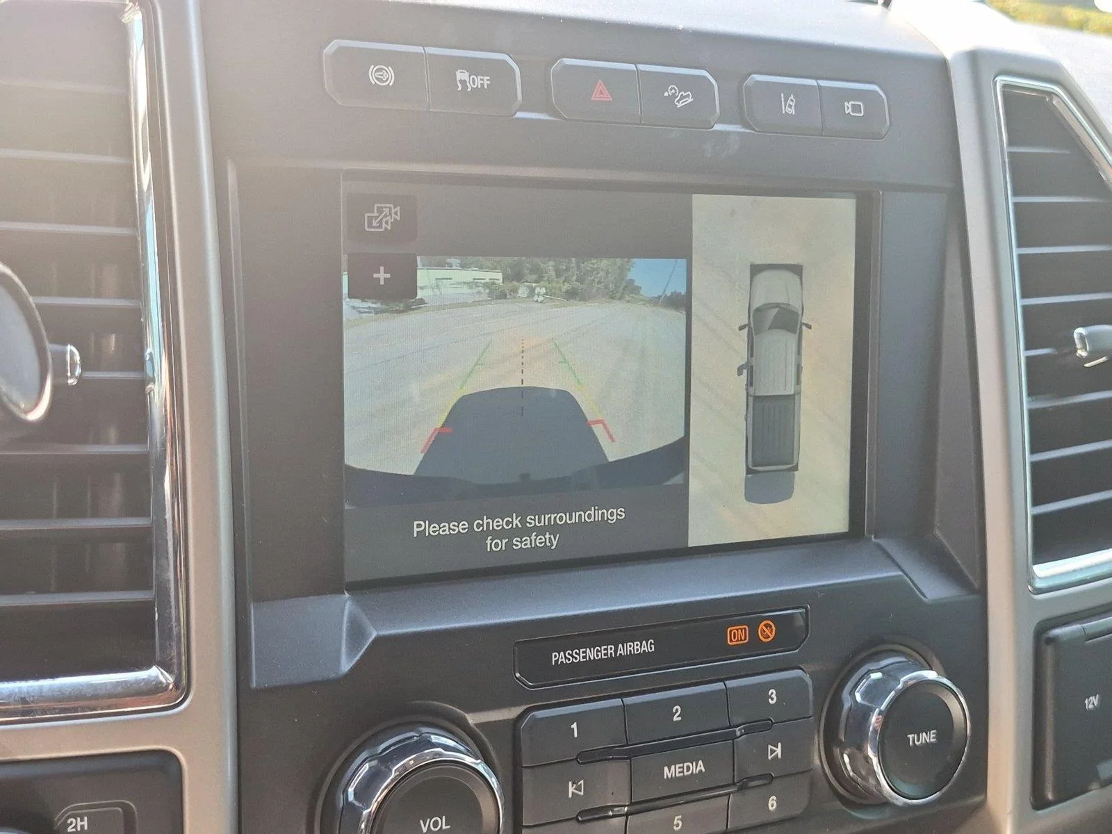Used 2018 Stone Gray Metallic Ford LARIAT image 25