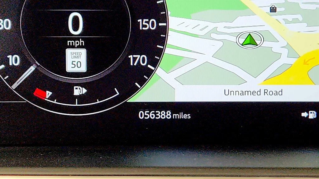 Used 2019 Fuji White Land Rover V8 Supercharged Dynamic w/ Drive Pro Pack & Meridian Audio image 16