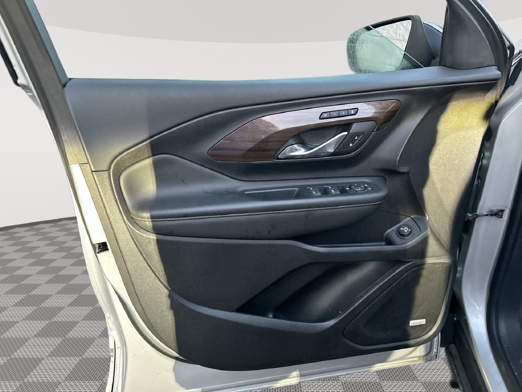 Used 2019 Silver GMC Denali image 26