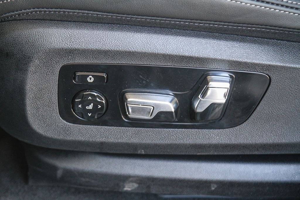 Used 2026 Tanzanite Blue II Metallic BMW xDrive40i image 18