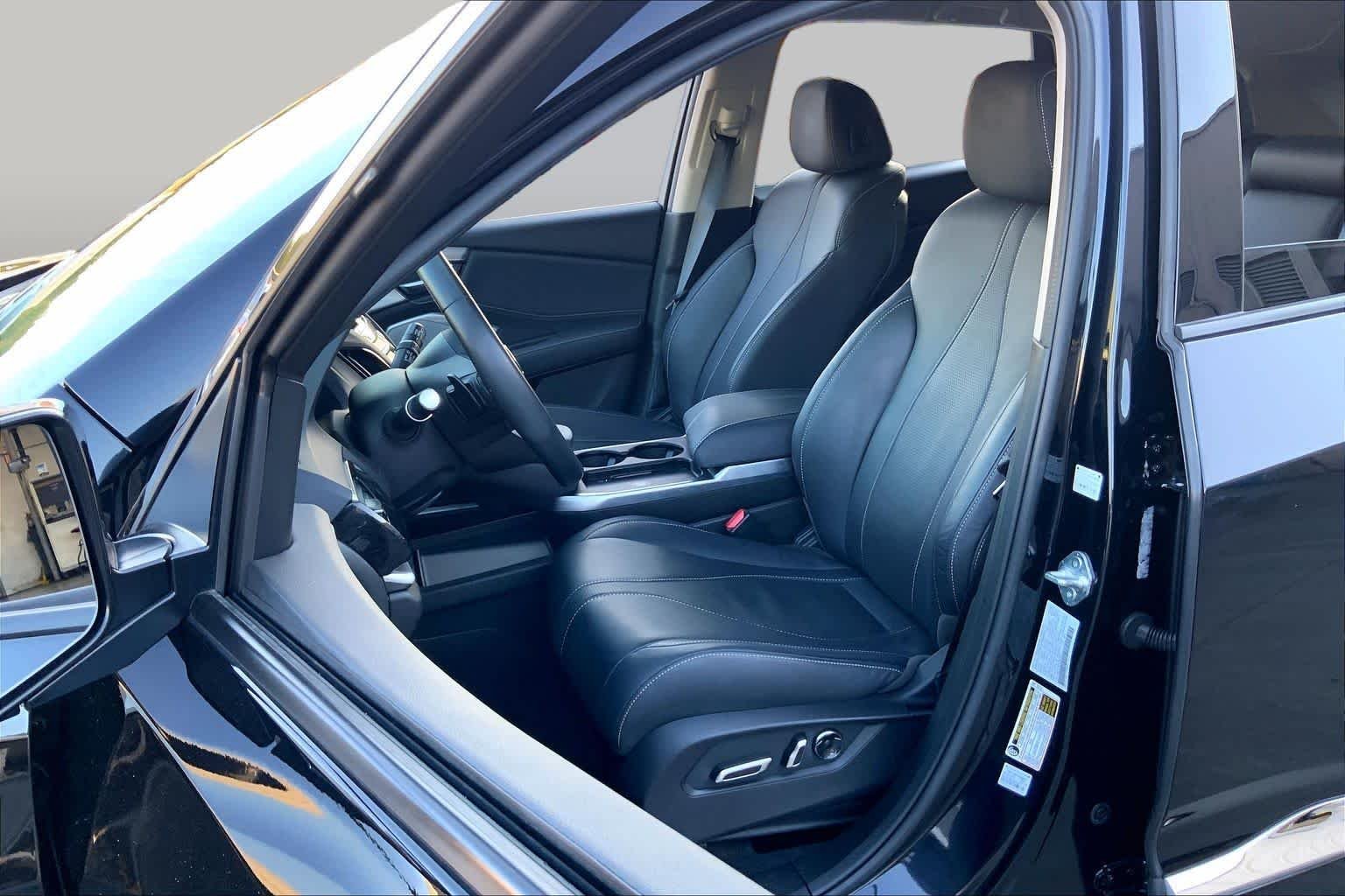 Used 2025 Majestic Black Pearl Acura w/Technology Package image 8