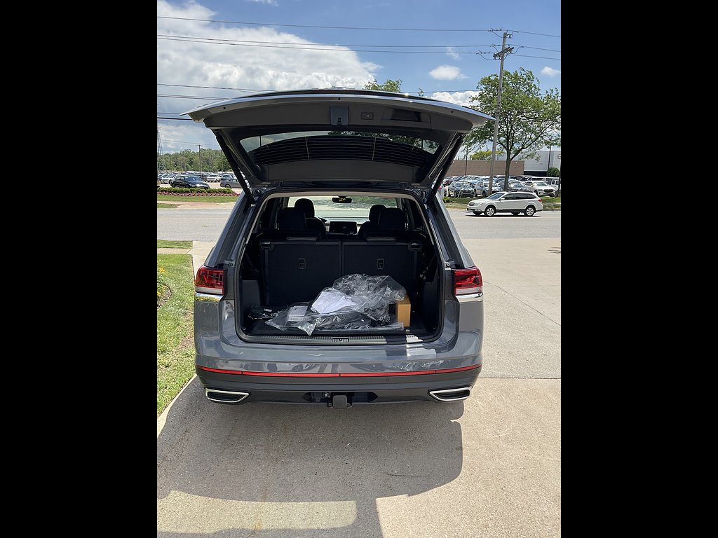 New 2026 Pure Gray Volkswagen SE 4Motion image 5