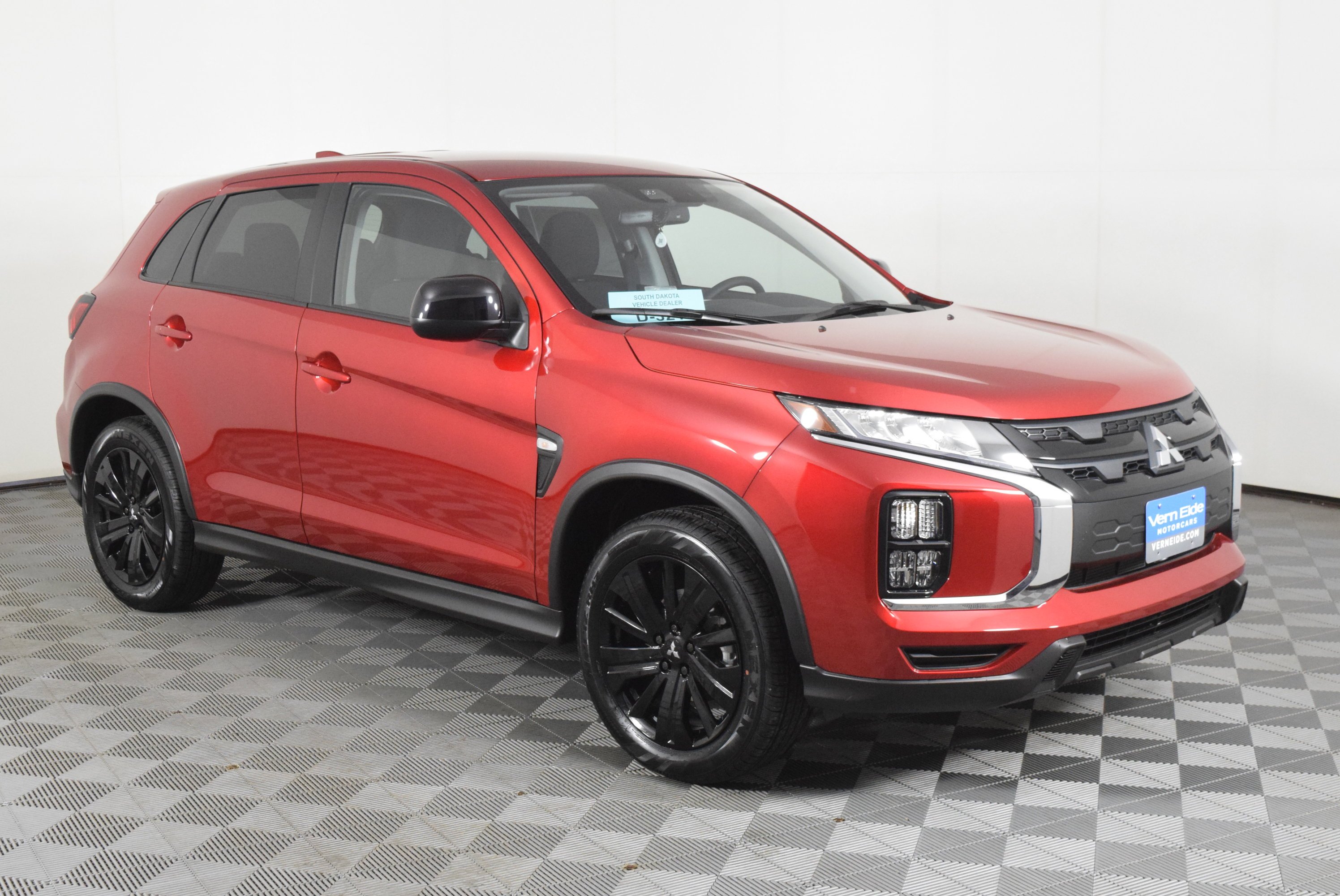 New 2026 Red Diamond Mitsubishi LE image 4