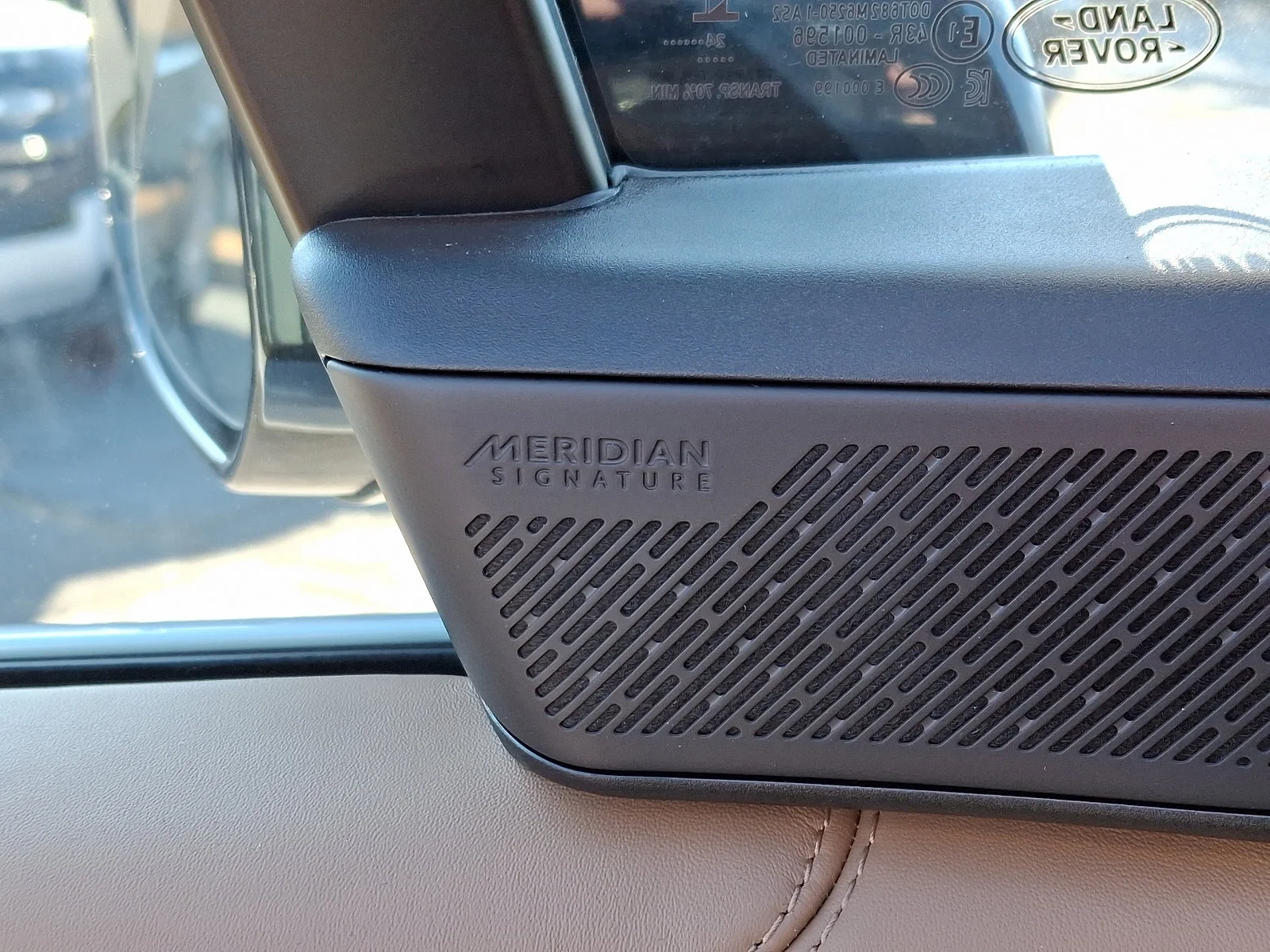 New 2025 Fuji White - 1AA Land Rover Autobiography image 28