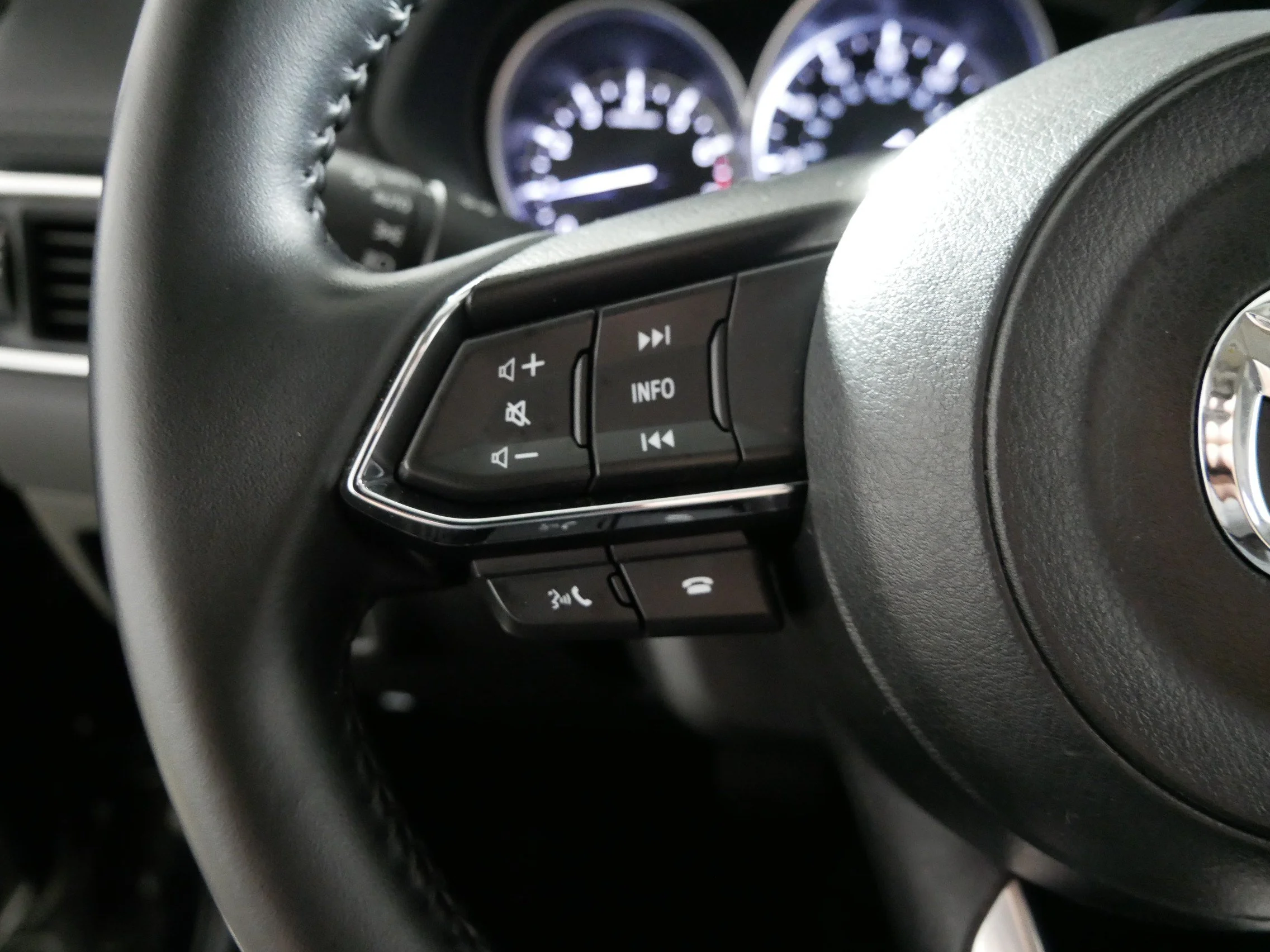 Used 2025 Jet Black Mica Mazda 2.5 S Select Package image 27