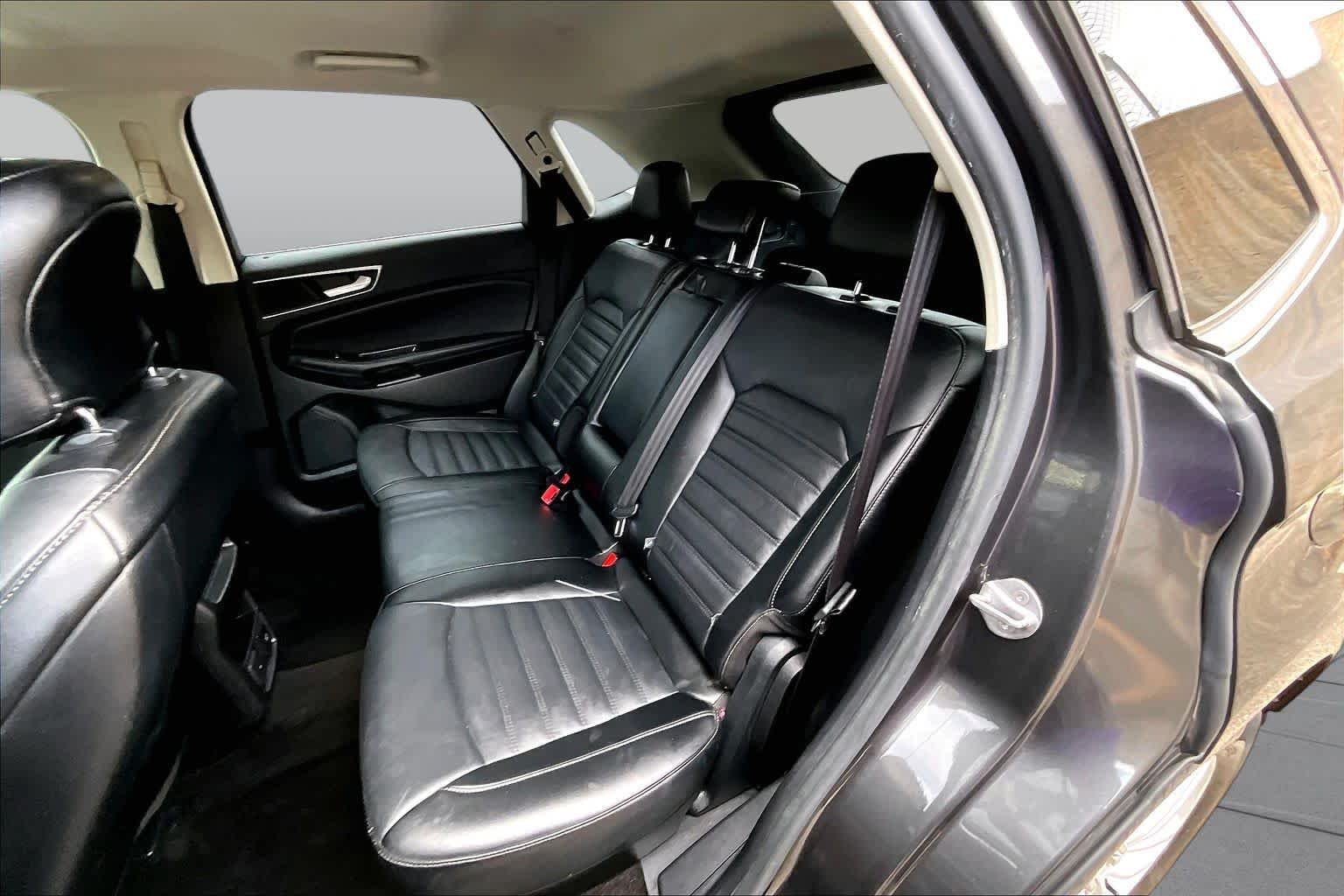 Used 2015 Magnetic Metallic Ford SEL image 23