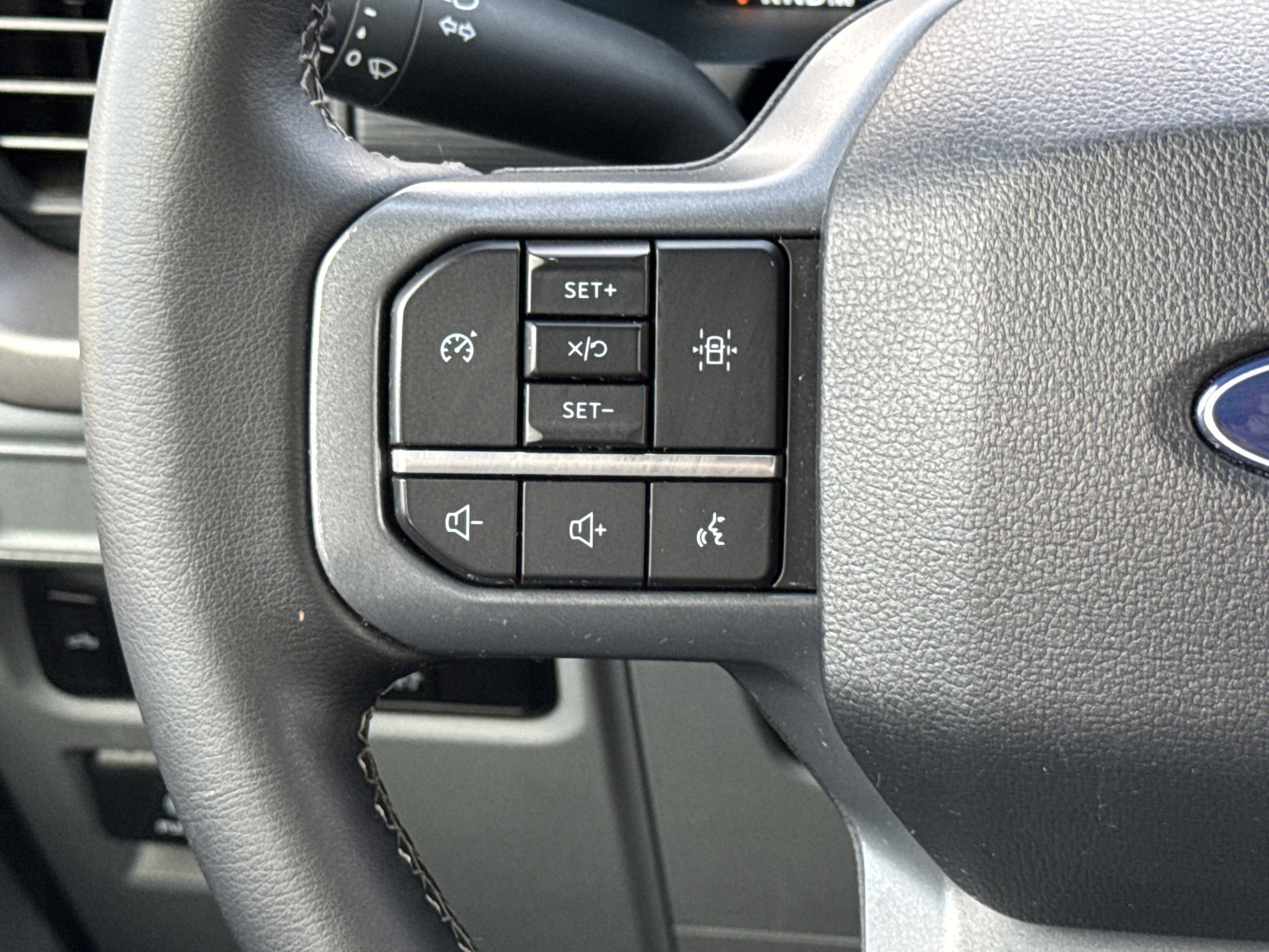 2025 Ford F-150 XLT - Photo 25