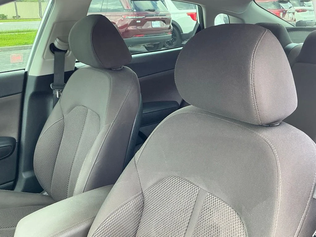 Used 2020 White Kia LX image 19