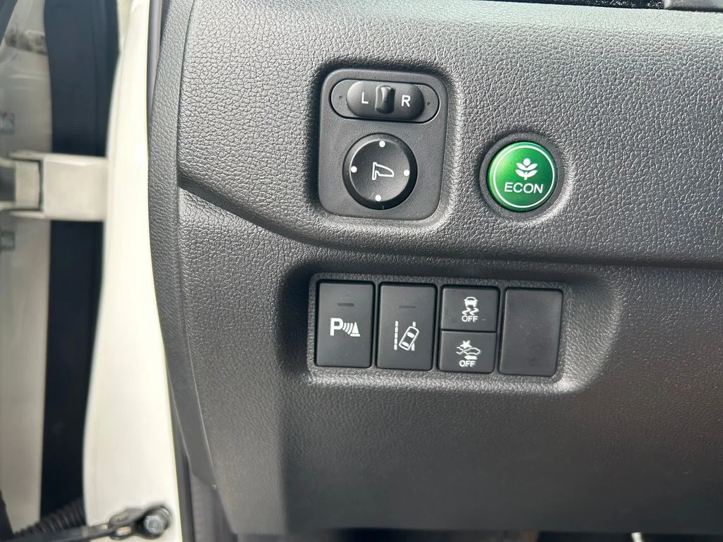 Used 2017  Honda Touring image 27