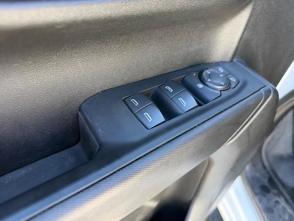 Used 2024 White Chevrolet Custom image 20