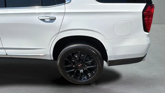 Used 2023 White GMC Denali image 40