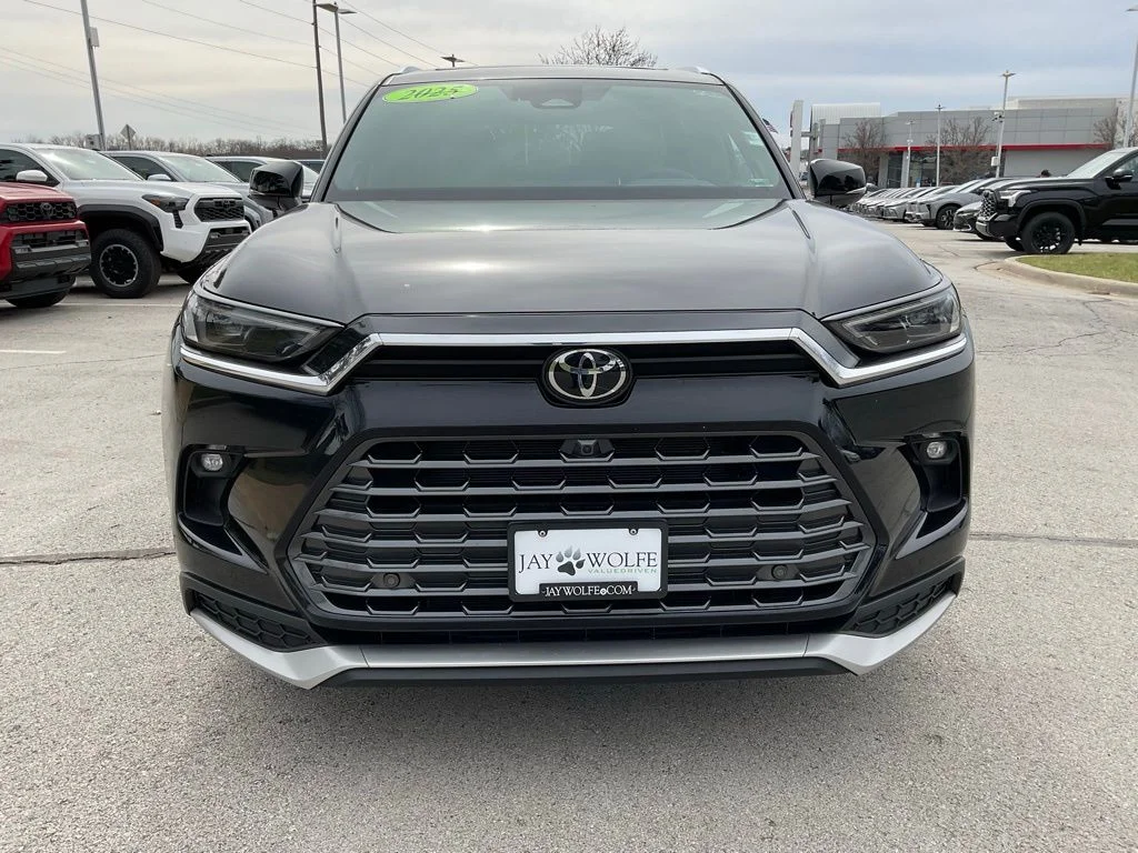 Certified 2025 Toyota Grand Highlander Platinum with VIN 5TDADAB51SS025108 for sale in Kansas City