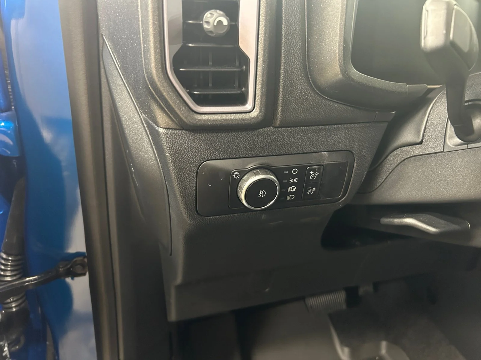 New 2026 Velocity Blue Metallic Ford Outer Banks image 16