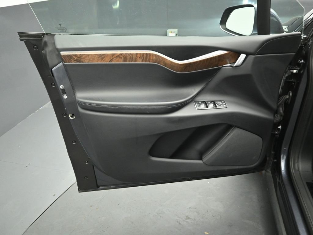 2018 TESLA MODEL X - Image 17