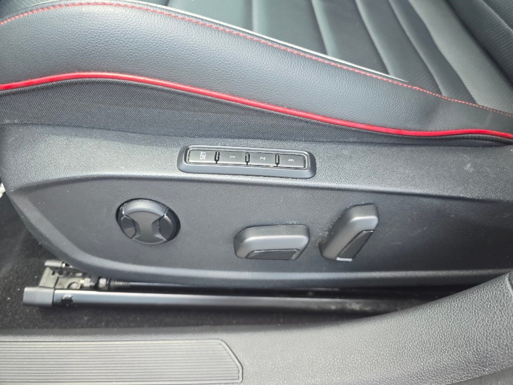 Used 2024 Kings Red Metallic Volkswagen SE image 16