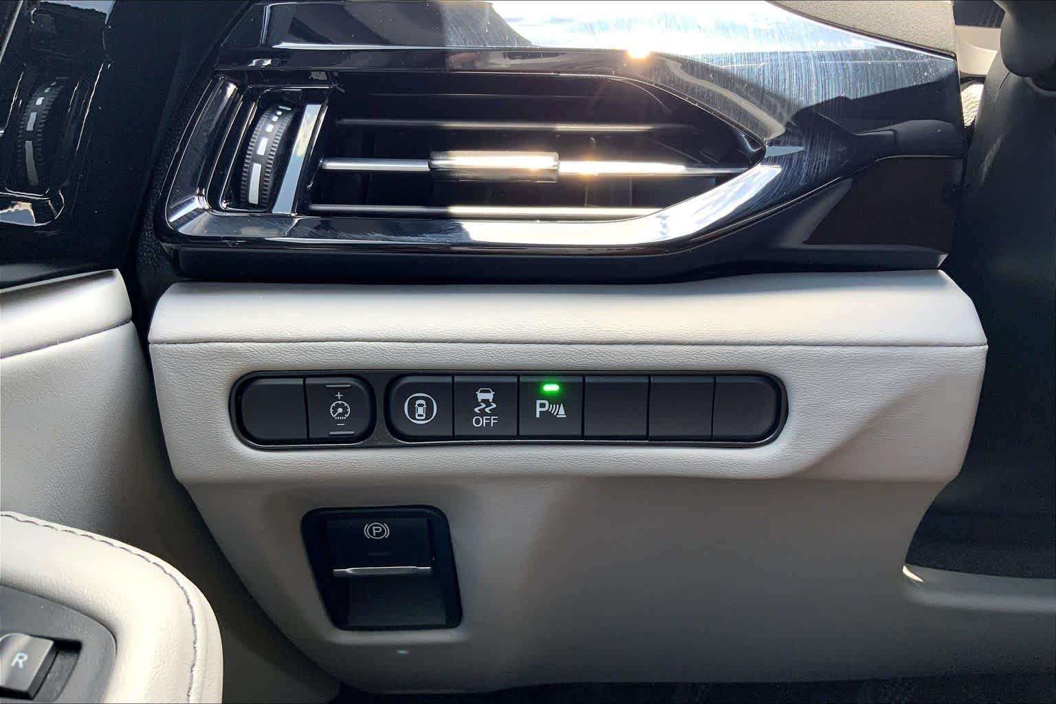 Used 2026 Solar Silver Metallic Acura w/Technology Package image 34