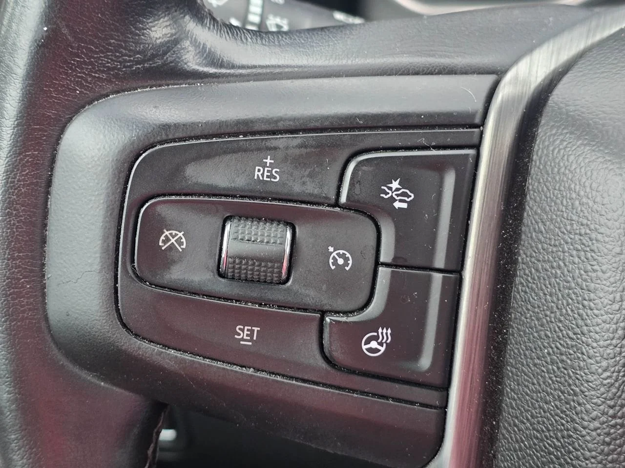 Used 2021 White Frost Tricoat GMC Denali image 19