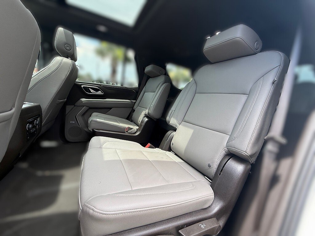 Used 2022 Iridescent Pearl Tricoat Chevrolet LT image 10