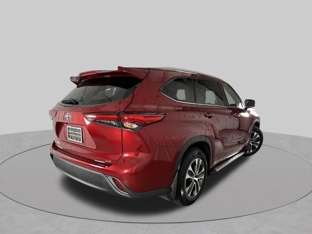 Used 2022 Red Toyota XLE image 7